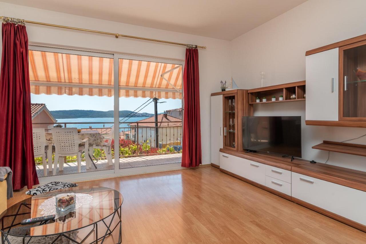 Comfortable Apartment Near The Sea Trogir Bagian luar foto