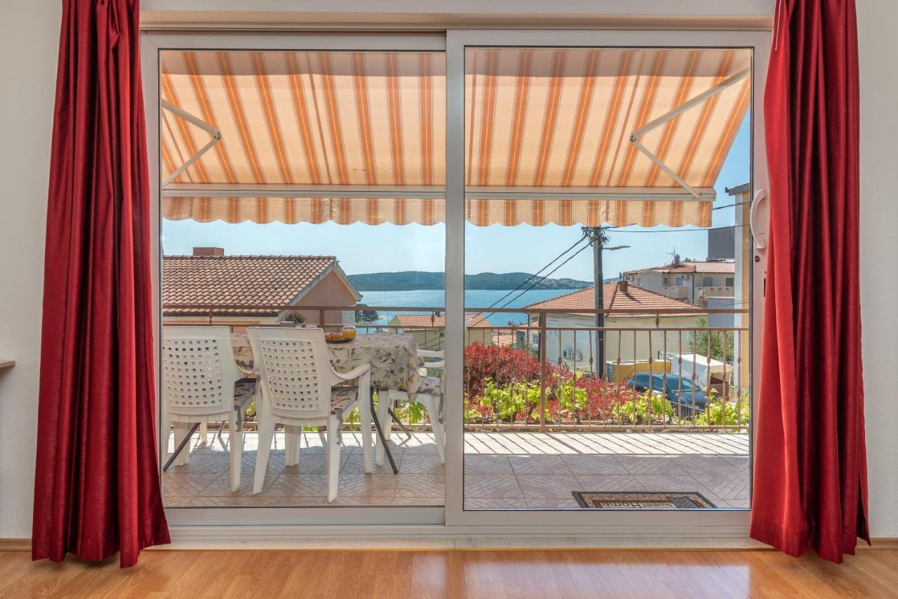 Comfortable Apartment Near The Sea Trogir Bagian luar foto