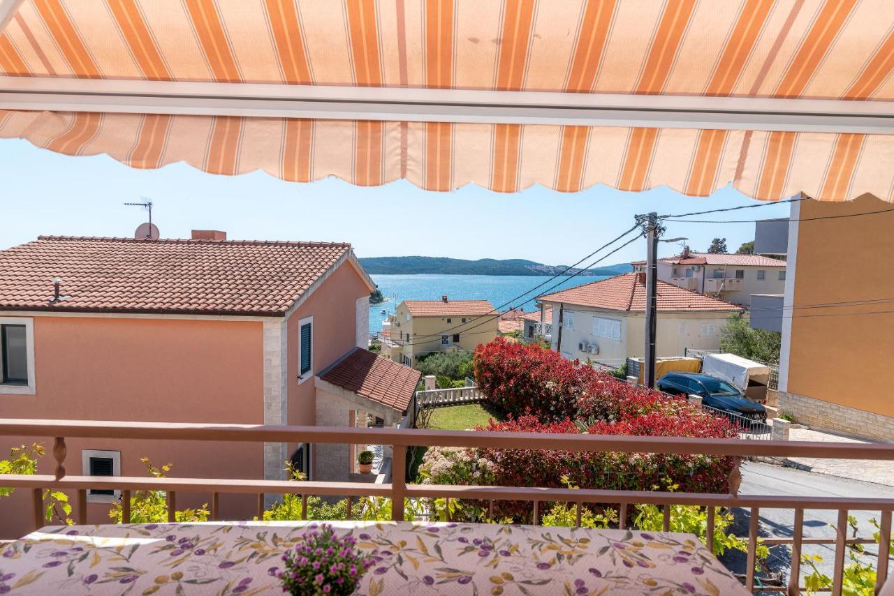 Comfortable Apartment Near The Sea Trogir Bagian luar foto