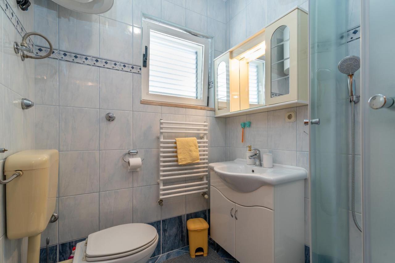 Comfortable Apartment Near The Sea Trogir Bagian luar foto