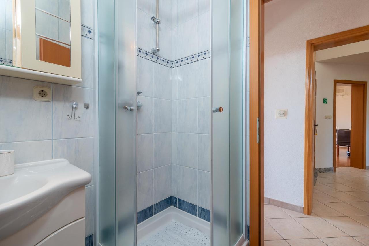 Comfortable Apartment Near The Sea Trogir Bagian luar foto
