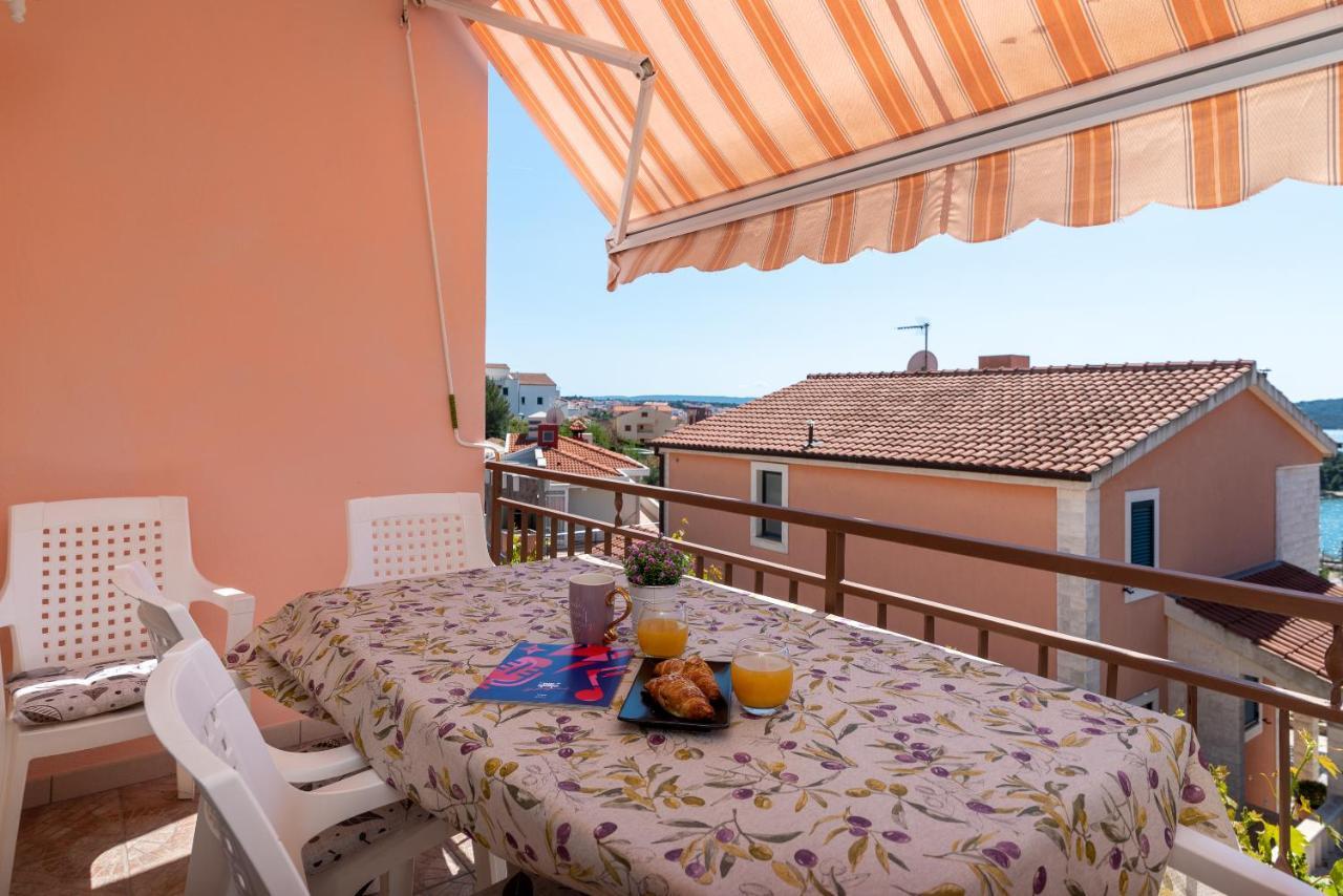 Comfortable Apartment Near The Sea Trogir Bagian luar foto