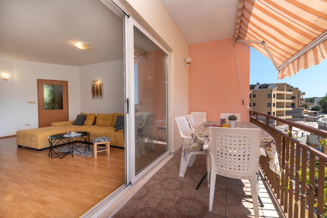 Comfortable Apartment Near The Sea Trogir Bagian luar foto