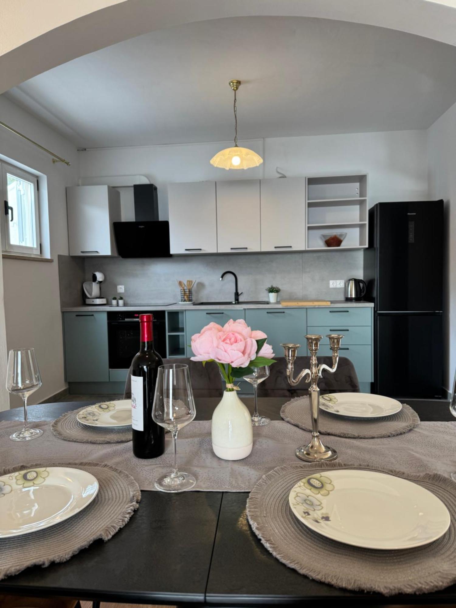 Comfortable Apartment Near The Sea Trogir Bagian luar foto