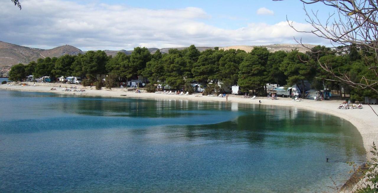 Comfortable Apartment Near The Sea Trogir Bagian luar foto